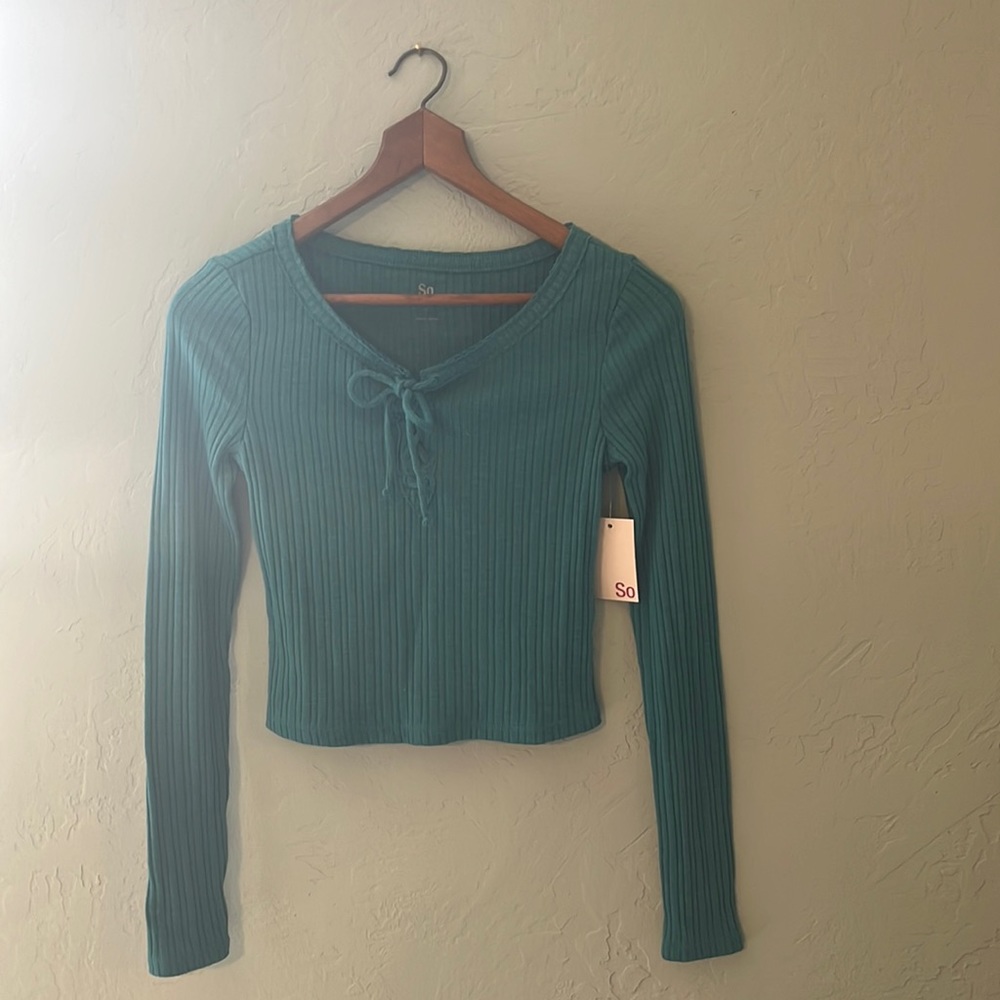 BNWT size small Long sleeve shirt